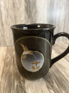 Taza de café/té negra adornada con oro Otagiri Japón con colibrí - Imagen 1 de 3