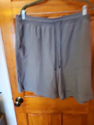  St. John's Bay Woman Bermuda Short Mid Rise Size 2X Colonial Pewter Gray NWT  - Image 1 of 4