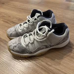 Air Jordan GS 11 Retro Low "SNAKE LIGHT BONE" 2019 Size 7Y CD6847- 002 - Picture 1 of 16