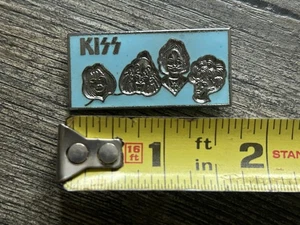 KISS Pin Badge Unmasked Heads Light Blue 1 3/4 Vintage Kiss Memorabilia Aucoin - Picture 1 of 2