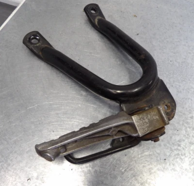 90-99 Yamaha FZR600R reposapiés trasero derecho pasajero reposapiés con soporte Foto 1 de 4