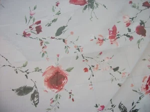 100% Polyester "Red Roses" Chiffon Fabric, 145cm/57in x 2.5m/2+2/3yd - Picture 1 of 10