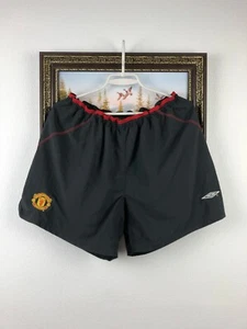 Vintage Umbro Manchester United Football Shorts Soccer Black Mens Rare Size M - Picture 1 of 13