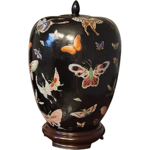 Vintage chinesische schwarze Porzellan Ingwer Dose mit Multicolor Schmetterling Design Hand - Bild 1 von 5