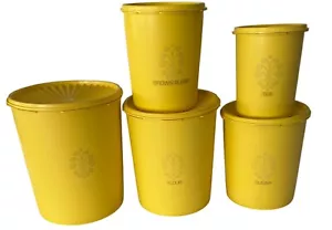 Set 5 pezzi Tupperware vintage giallo con coperchi per farina zucchero tè bro - Foto 1 di 7
