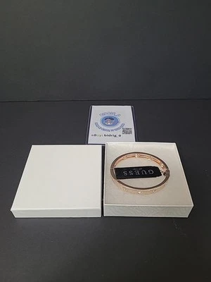 Браслет на петлях GUESS цвета розового золота с прозрачными камнями.  В ПОДАРКЕ 🎁  - Изображение 1 из 4