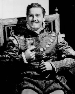 ERROL FLYNN as Earl Of Essex - 10" x 8" Photo PRIVATE LIVES OF ELIZABETH & ESSEX - Picture 1 of 1