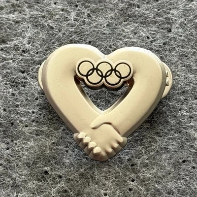 TOKYO 2020 Olympic Games  IOC hand in hand  Love pin badge - Image 1 of 3