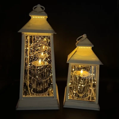 2 LED Laternen weiß mit Stumpenkerze, Lichterkette, Timer, Funkeleffekt im Set - Bild 1 von 2