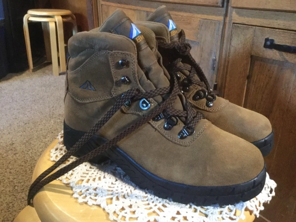 Nuevas botas de gamuza MT EVEREST SIN CAJA.  Hombre 8 Mujer 10. Foto 1 de 4