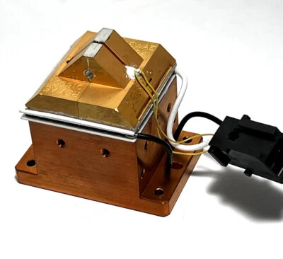 Coherente Avia láser Vanadate cristal en montaje Foto 1 de 4