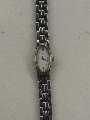 Reloj Pequeño De Colección Raro Ovalado Delgado Pulsar Tono Plata Manchas V220-6190 Delicado Foto 1 de 4