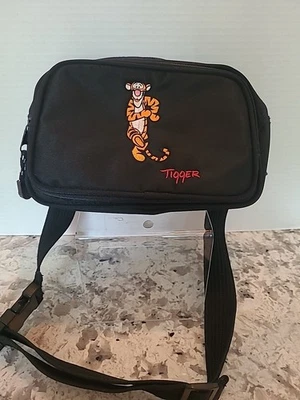 Riñonera vintage de nailon negra bordada tigger auténtica de Disney World de los años 90 Foto 1 de 4