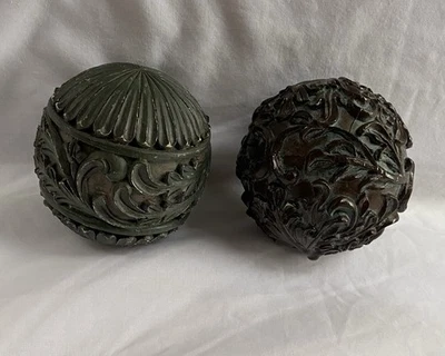 2 bolas decorativas Orbs 4” resina texturizada decoração para casa marrom com destaques vintage - Imagem 1 de 4