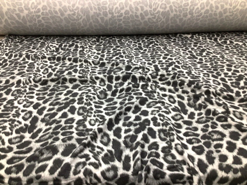 Tela Texturizada Estampada Liverpool Elastizada Gris Negro Guepardo Animal Print 1N30 Foto 1 de 1
