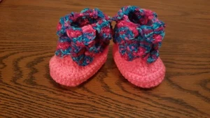 Girls 0-6 Months Pink Teal Purple Crocodile Stitch Hand Crocheted Booties Socks - Picture 1 of 6