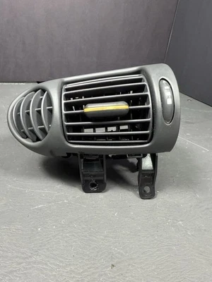 2003 梅赛德斯奔驰 C320 通风口左侧 — 第 1/4 张图片