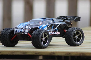 Traxxas 71076-3 Blue E-Revo 4x4 VXL sin escobillas RTR + batería Monstertruck 1:16 NUEVO - Imagen 1 de 11
