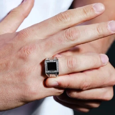 Uomo Argento Sterling Forma Quadrata Anello W/ Onice & Zircone Cubico Pietre - Immagine 1 di 4