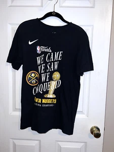 NIKE Men's DENVER NUGGETS 2023 NBA Finals Champions Graphic T-Shirt  Black Sz S - Picture 1 of 6