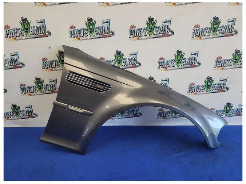 BMW M3 2003 cupé guardabarros delantero pasajero parte de la carrocería pintura plateada 1899 Foto 1 de 4