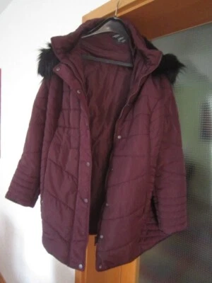 C&A~Yessica~Damen~Winterjacke~Bordeaux~Gr. 48~Kapuze~Fell~wie NEU - Bild 1 von 4