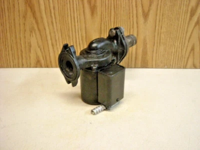 CAWM: WEIL-MCLAIN Circulator 511-405-113 and Universal Circulator Gasket - Image 1 of 4