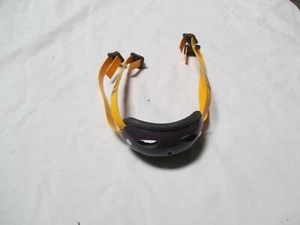SCHUTT ERWACHSENE HIGH-HOOK-UP FOOTBALLHELM KINNRIEMEN (LILA/GOLD) - Bild 1 von 3