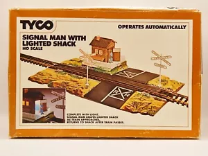 TYCO Vintage 1977 Signal Man with Lighted Shack #928 HO ~ Preowned, Very Good! - Picture 1 of 13