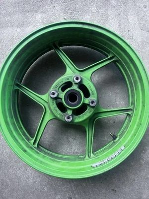 Llanta trasera recta 07-08 Kawasaki Ninja ZX6r Foto 1 de 4