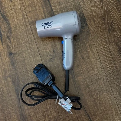 Secador de pelo de viaje con mango plegable compacto ligero de 1875 vatios Conair Foto 1 de 3