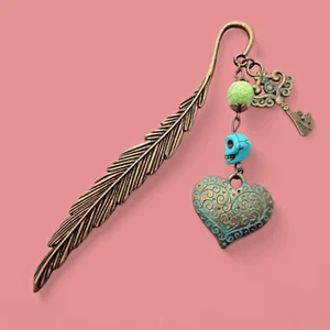BRONZE FEATHER BOOKMARK w/ skull bead heart & key steampunk blue charms gift 2W - Imagen 1 de 3