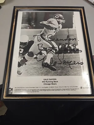 GALE SAYERS Autographed Photo. Bold, Black signature. Bears Legend. Rare! Framed - Image 1 of 4
