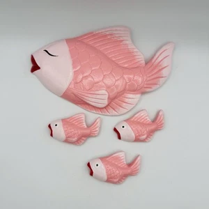 Wandkreide Fisch Familie anthropomorph kitschig Kitsch Wandrelief Vintage Stil - Bild 1 von 3