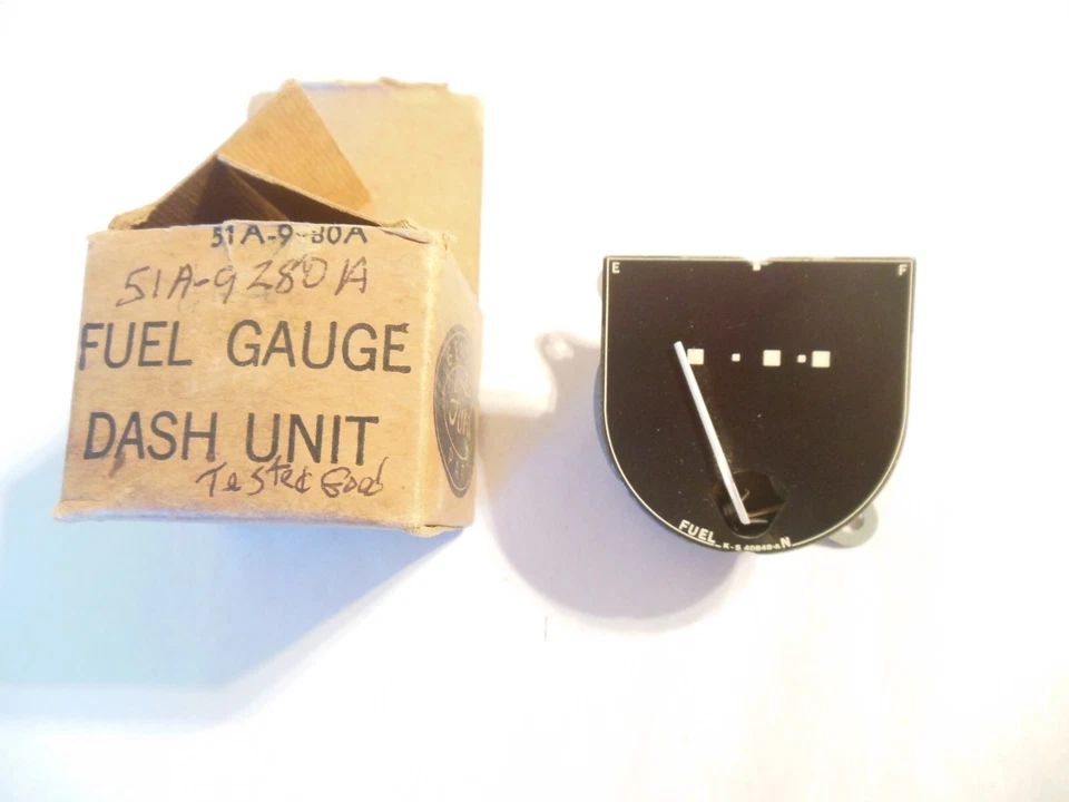 Ford Deluxe 1946-1947 medidor de tablero de combustible NOS #51A-9280A probado bueno Foto 1 de 4