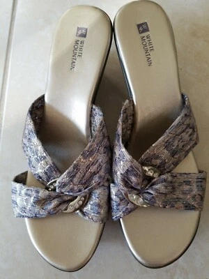 Sandálias anabela White Mountain femininas torção medalhão tamanho 11M - Imagem 1 de 4