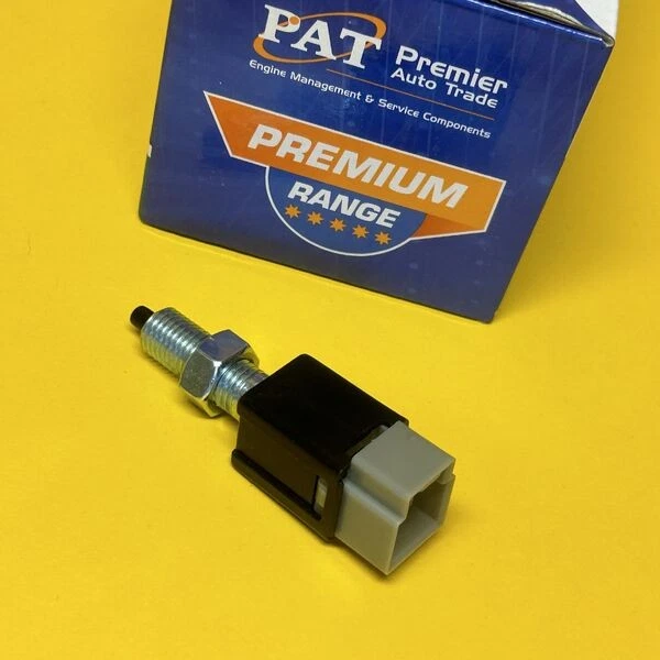 Interruptor de luz de freno para Nissan D21 + D22 NAVARA 85-15 2 años de garantía Foto 1 de 3