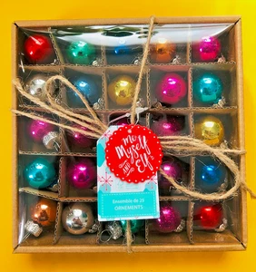 TINY MINIATURE CHRISTMAS ORNAMENTS. 25 in box. 3/4". blue, pink, red, green, pur - Picture 1 of 7