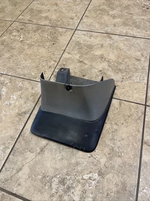 Оригинальный б/у задний правый брызговик со стороны пассажира для Lexus GX470 2003-2009 годов выпуска - Изображение 1 из 4