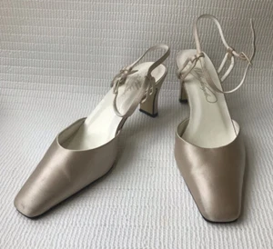 Michaelangelo Womens “Gayle” Ivory Satin Heel Sz 7B pre-owned - Picture 1 of 12