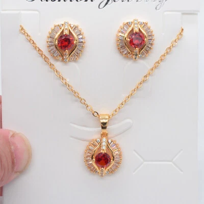 Conjunto de joyas colgantes y pendientes de topacio místico rojo relleno de oro amarillo de 18 quilates para mujer Foto 1 de 4