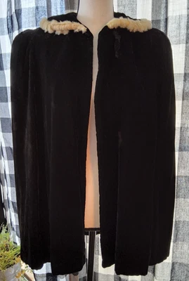 ELEGANTE CAPA SWING DE TERCIOPELO NEGRO DE COLECCIÓN AÑOS 30 40 ribete de piel envoltura de ópera, hombro acolchado Foto 1 de 4