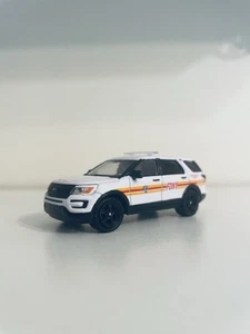 Greenlight 1:64 2016 FDNY Ford Explorer 2016 Commander Liaison Very Rare - Picture 1 of 4