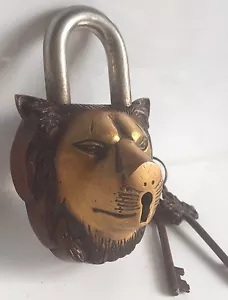 BLOQUEO DE CABEZA DE LEÓN PESADO Candado grande llaves de latón aspecto antiguo almohadilla de canto león vintage - Imagen 1 de 5