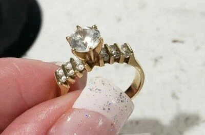 Brilliant CZ Engagement Anniversary Ring 10K Yellow Gold 1 cwt 3.4g  sz 7 - Image 1 of 4