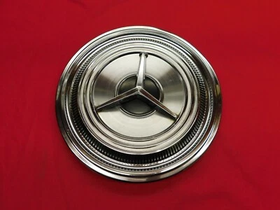 Cubierta de rueda usada 59 Oldsmobile Super 88 98 Dynamic 14"  Foto 1 de 4