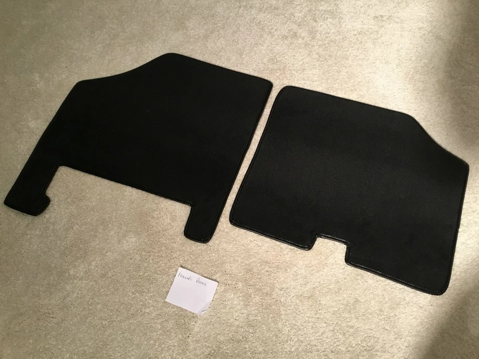 Alfombrillas de terciopelo negro para Maserati Bora Foto 1 de 1