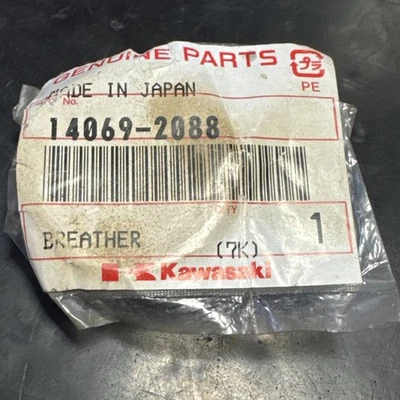 Kawasaki 14069-2088 Breather, Kawasaki Original, Envío Gratis Foto 1 de 3