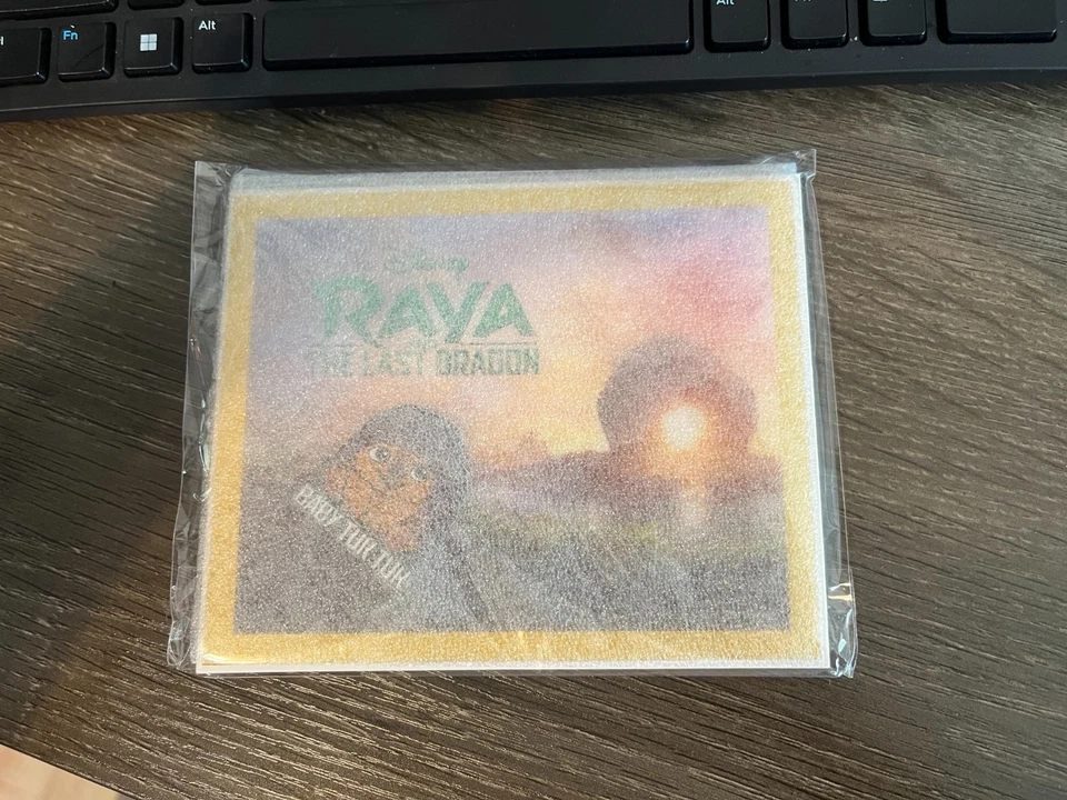 Prendedor VIP de Raya The Last Dragon de Disney Movie Club con certificado de autenticidad sellado Foto 1 de 1