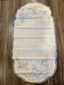 Bestickt Leinen Tischläufer Kommode Schal blau Blumen Vintage 34"x18" gehäkelt - Bild 1 von 2